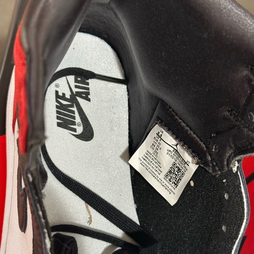 Air Jordan 1 Retro High 'Satin Black Toe' size 8.5w - Picture 8 of 9